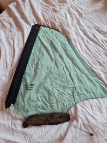 Window rear left glass - ,